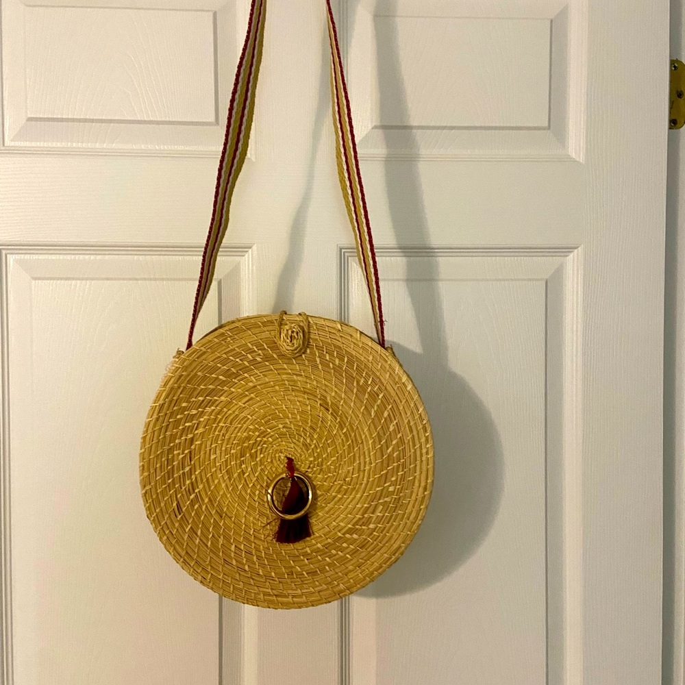 Unusual straw shoulder/crossbody straw bag